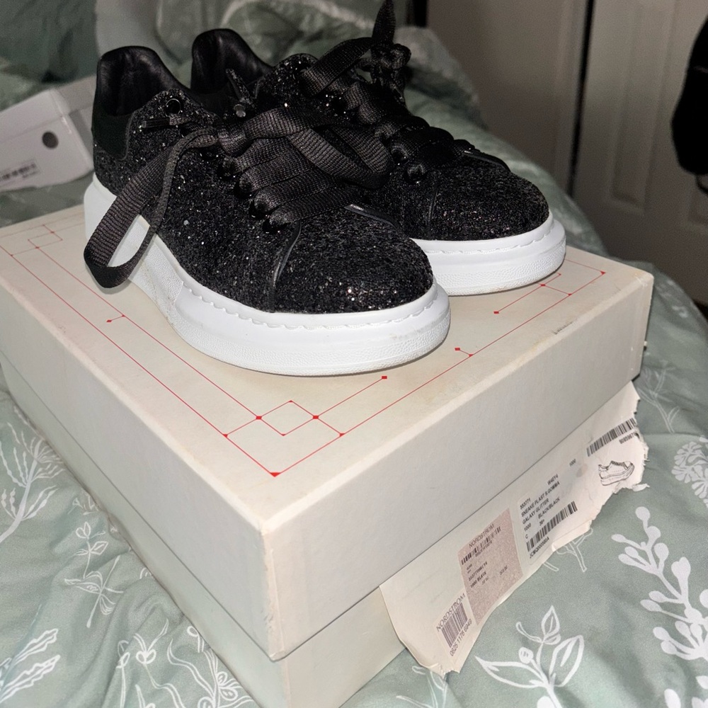 Alexander McQueen Glitter Sneakers - Picture 4 of 4